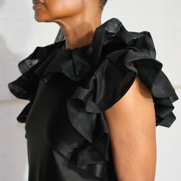 Gracia - Black Knit Blouse with Oversized Ruffle - Size Large - Picture 8 of 10